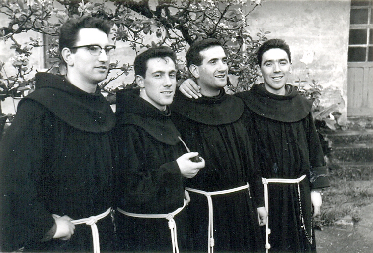 Argazkia apaiz garaian 